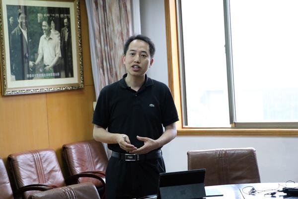 蒋锡培与加拿大首席科学家陈忠伟博士交流能联网储能技术